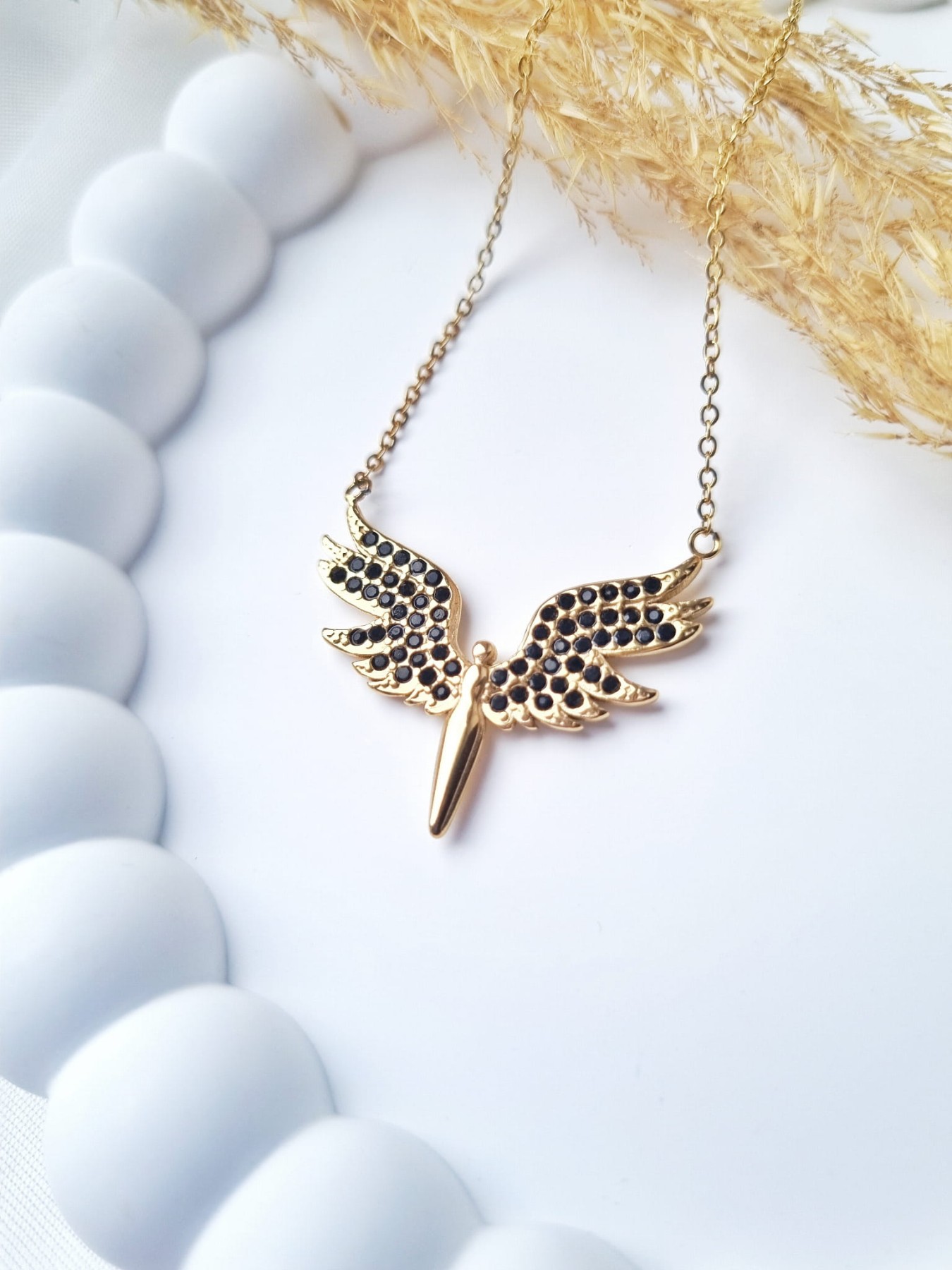 naszyjnik czarny anioł cyrkonia