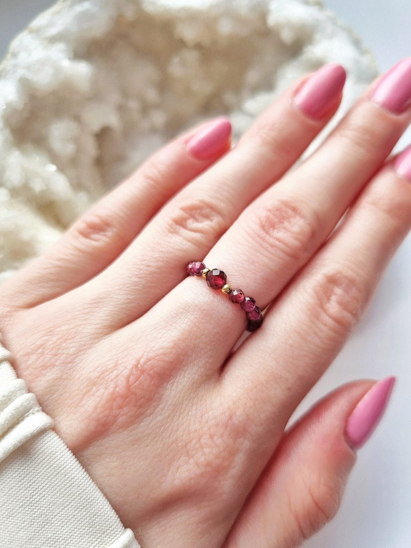 pierścionek z granatem