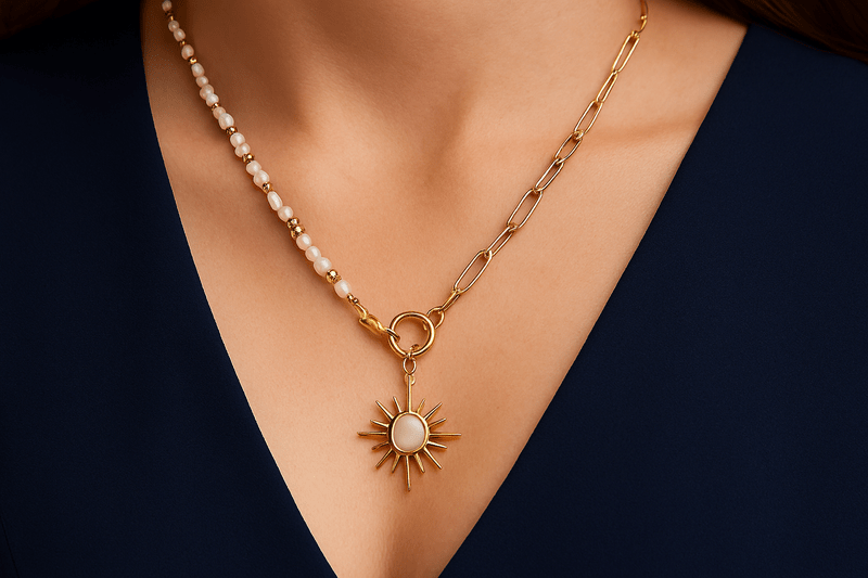 Dekolt V i naszyjnik - jak wybrać idealny naszyjnik do sukienki z dekoltem V i innych rodzajów dekoltów?